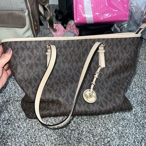 Michael Kors jet set bag